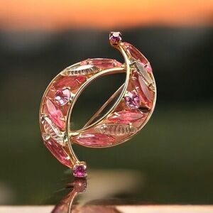 Vintage Gold Pink Crystal Brooch